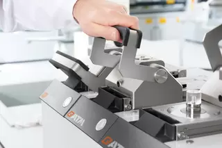 Improved sliding closure